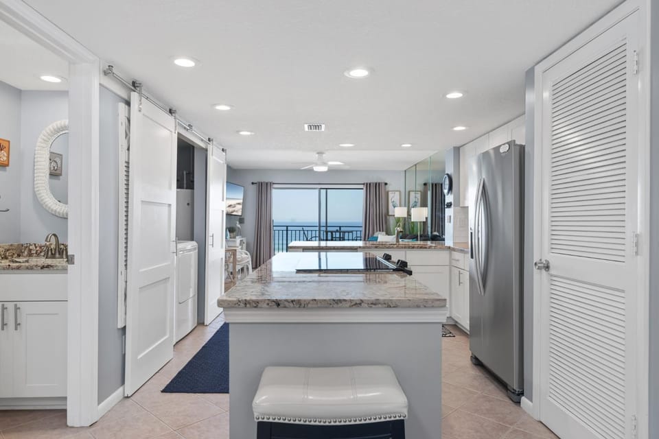 TV and multimedia, Kitchen or kitchenette, Seating area, Sea view, furniture, microwave, oven, wardrobe
