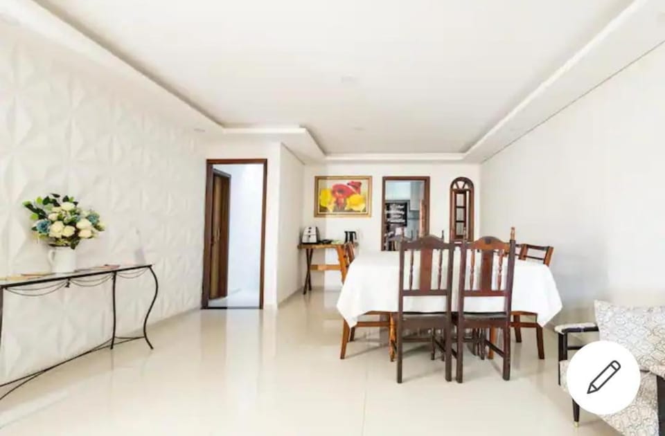 Quarto Chalé aconchegante em Casa da Família Anton próximo ao aeroporto Apartment in São José dos Pinhais