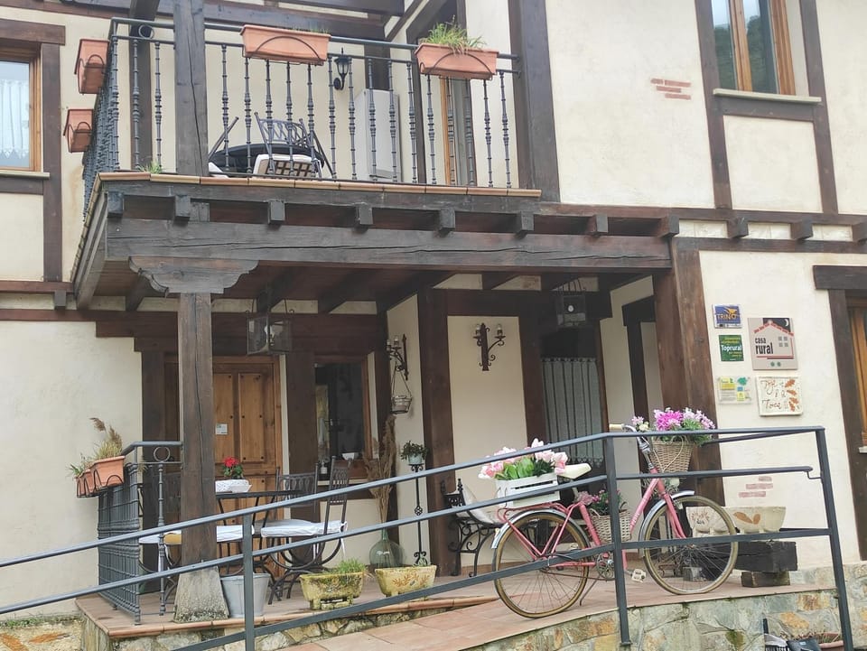 Hotel Rural en Las Cascadas de Tobera Hotel in Basque Country