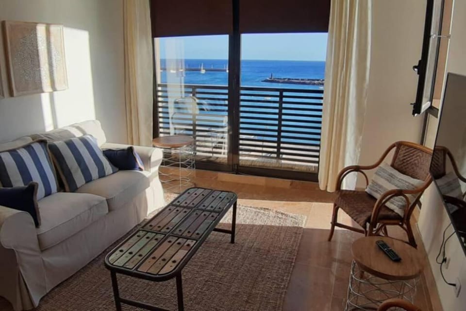 Natural landscape, View (from property/room), Balcony/Terrace, Living room, Sea view