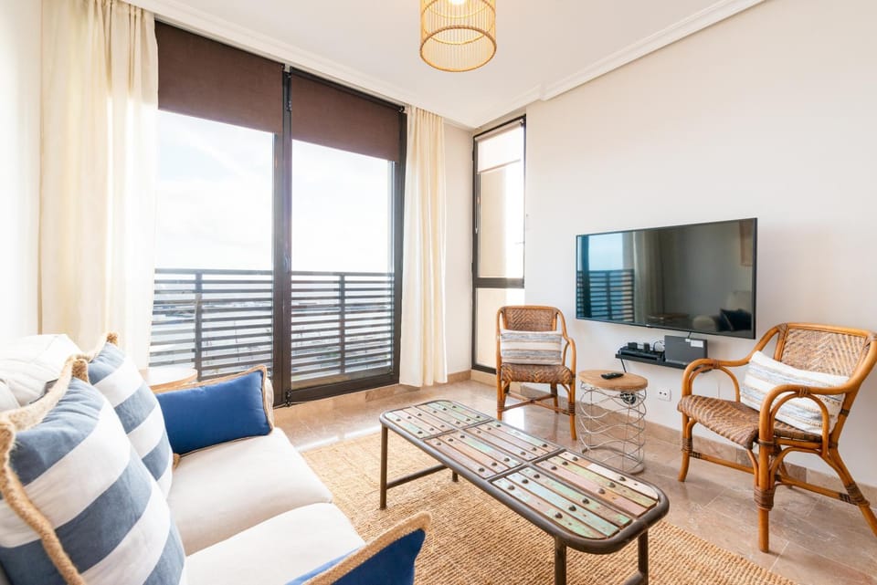 TV and multimedia, Living room, Seating area, Evening entertainment