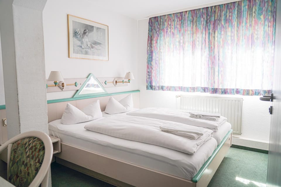Bed, Photo of the whole room, Bedroom, internet