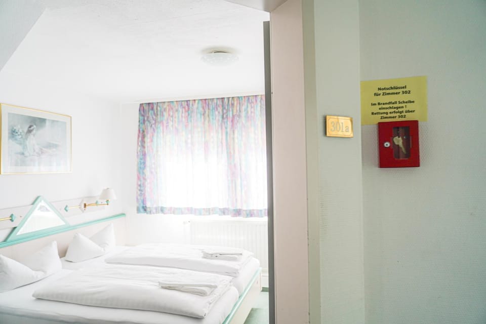 Bed, Photo of the whole room, Bedroom, internet, towels