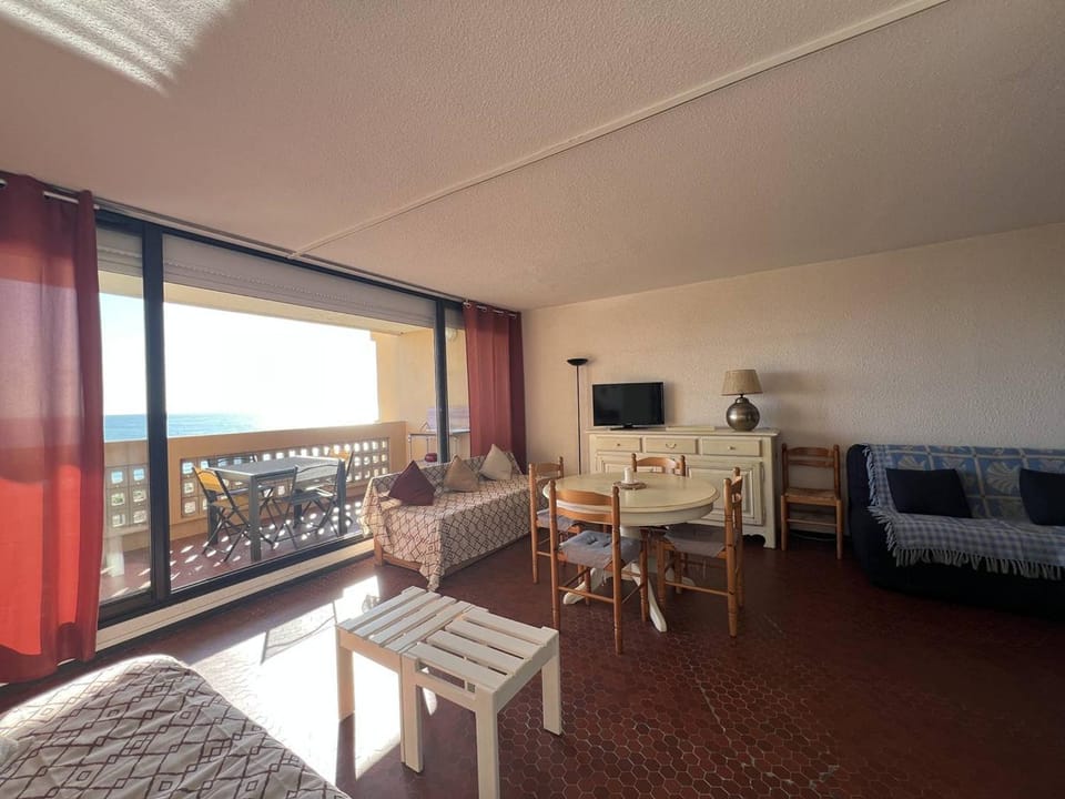 Appartement T2 Climatisé avec Piscine, Terrasse et Accès Direct Plage, 4 Couchages – Le Barcarès - FR-1-81-510 Apartment in Le Barcarès