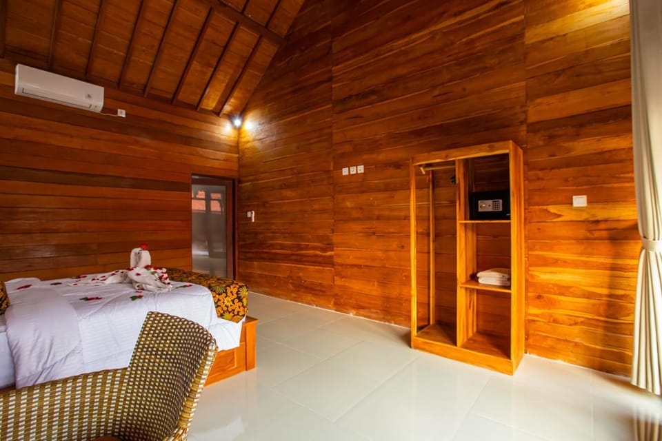 Bedroom, wardrobe, air conditioner