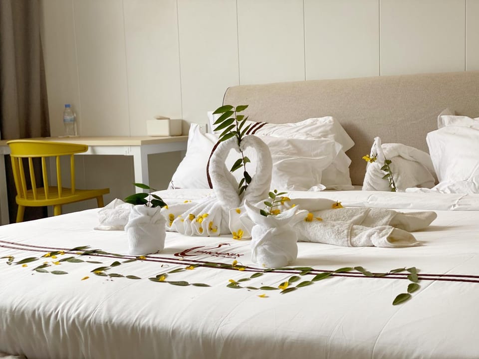 Bed, Bedroom, towels