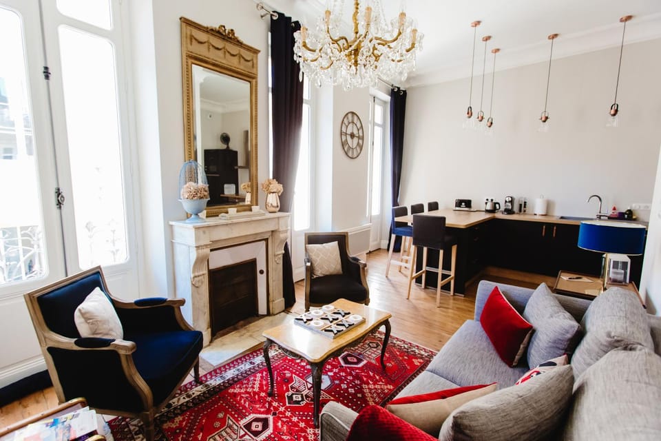 Living room, Seating area, Dining area
