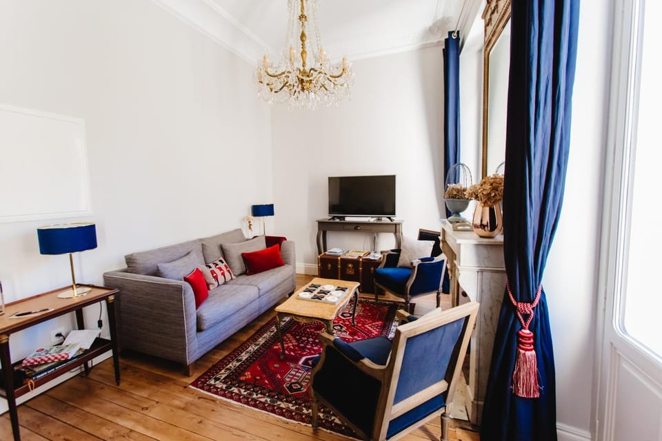 TV and multimedia, Living room, Seating area, Evening entertainment