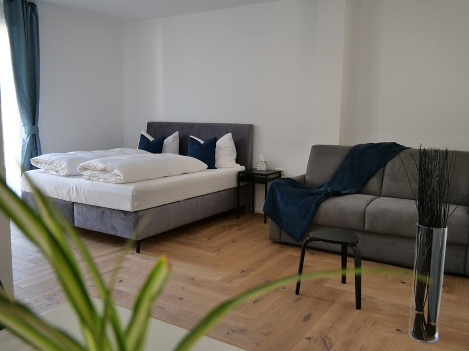 Living room, Photo of the whole room, Seating area