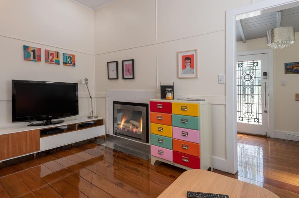 TV and multimedia, Living room, fireplace