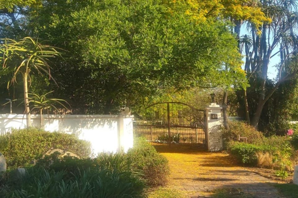 Facade/entrance, Garden
