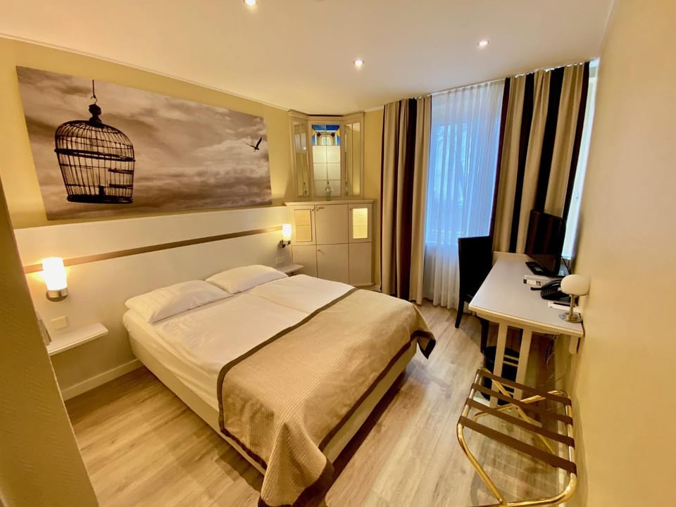 Bed, Photo of the whole room