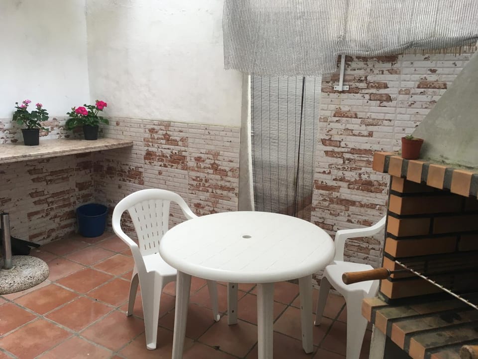 Apto con patio y barbacoa BBQ Los picadores Apartment in Cordoba