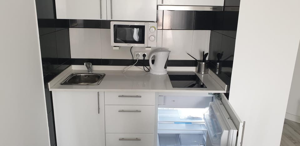 Kitchen or kitchenette, Communal kitchen