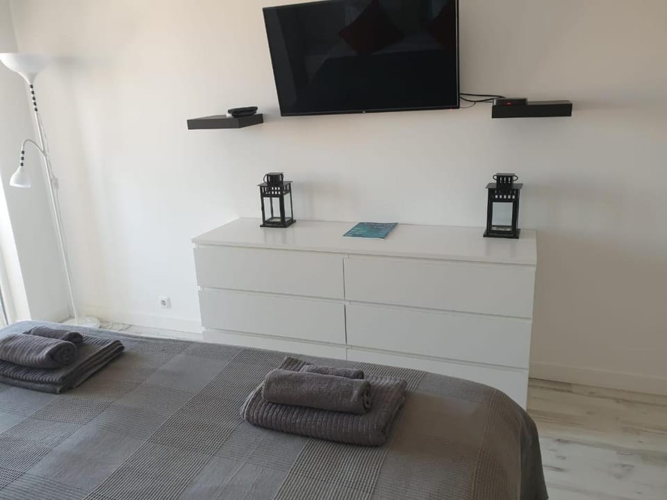 Communal lounge/ TV room, Bed, TV and multimedia