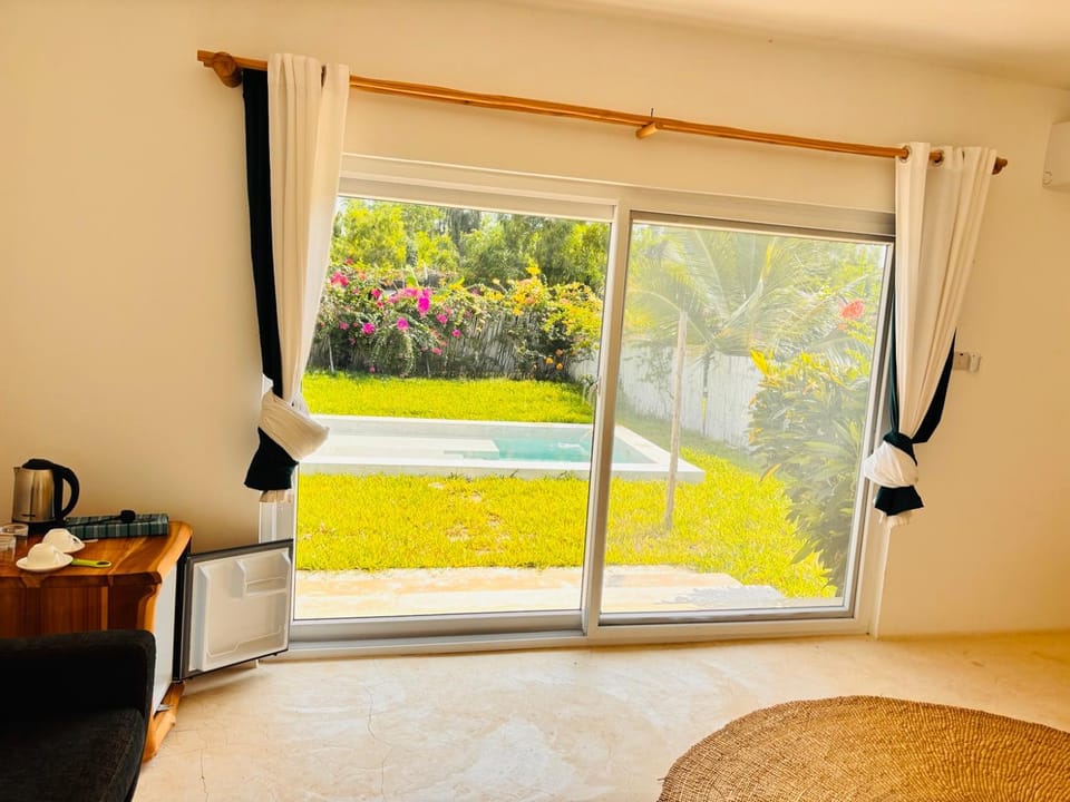 View (from property/room), Balcony/Terrace, Bedroom