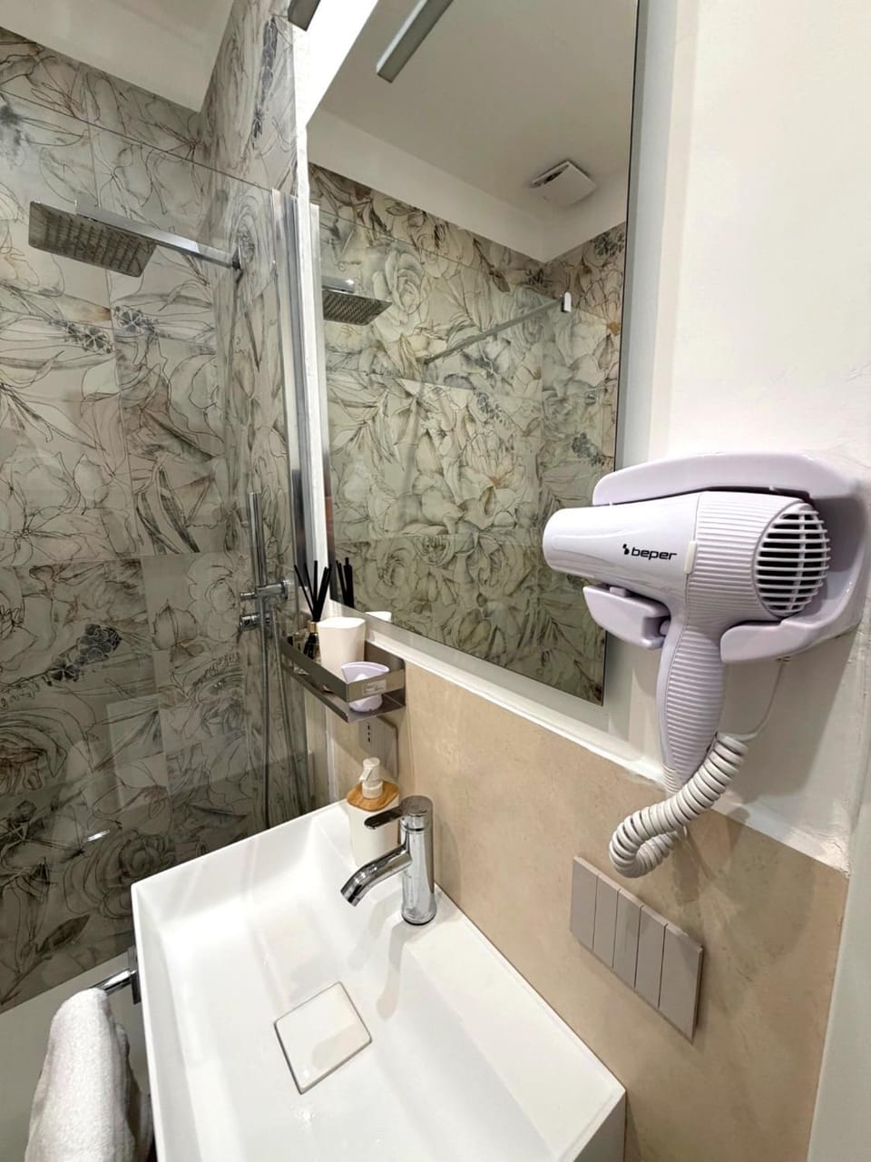 Shower, Bathroom, towels