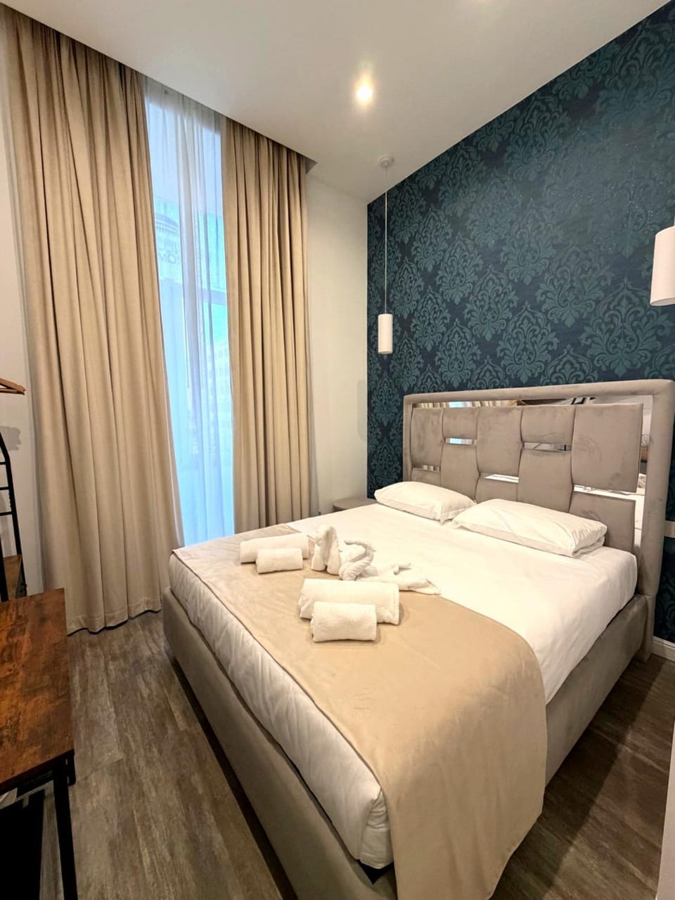 Bed, Photo of the whole room, Bedroom, towels