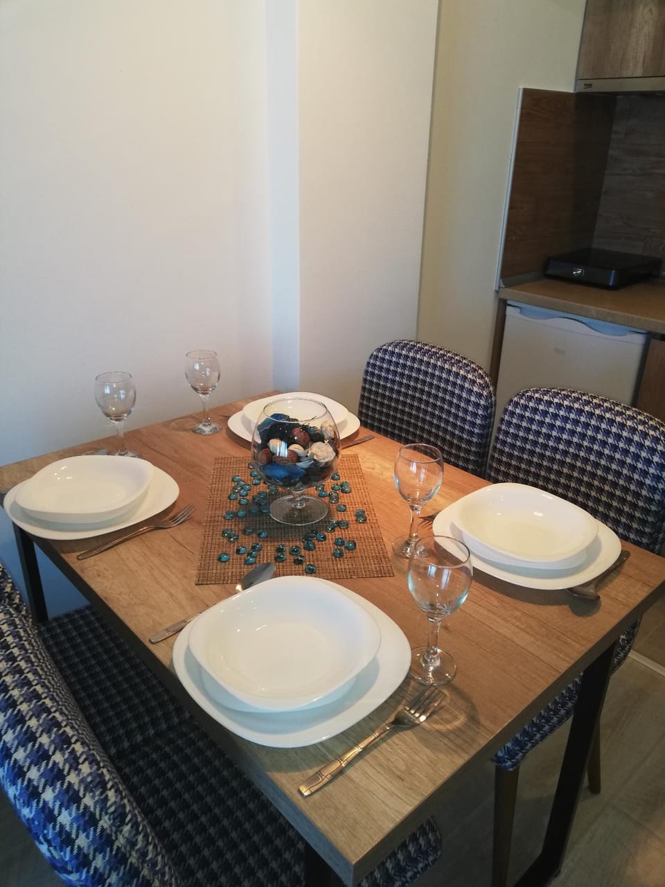 Dining area, Food