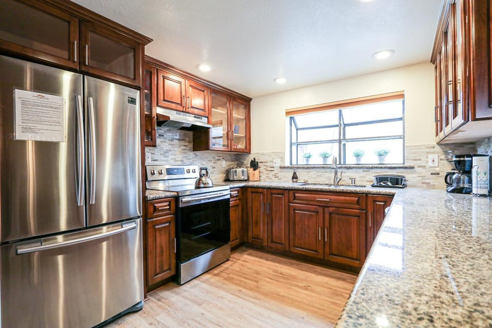 Snowflower 3 Remodeled and Modern, Private Washer Dryer with Fireplace Apartment in Mammoth Lakes