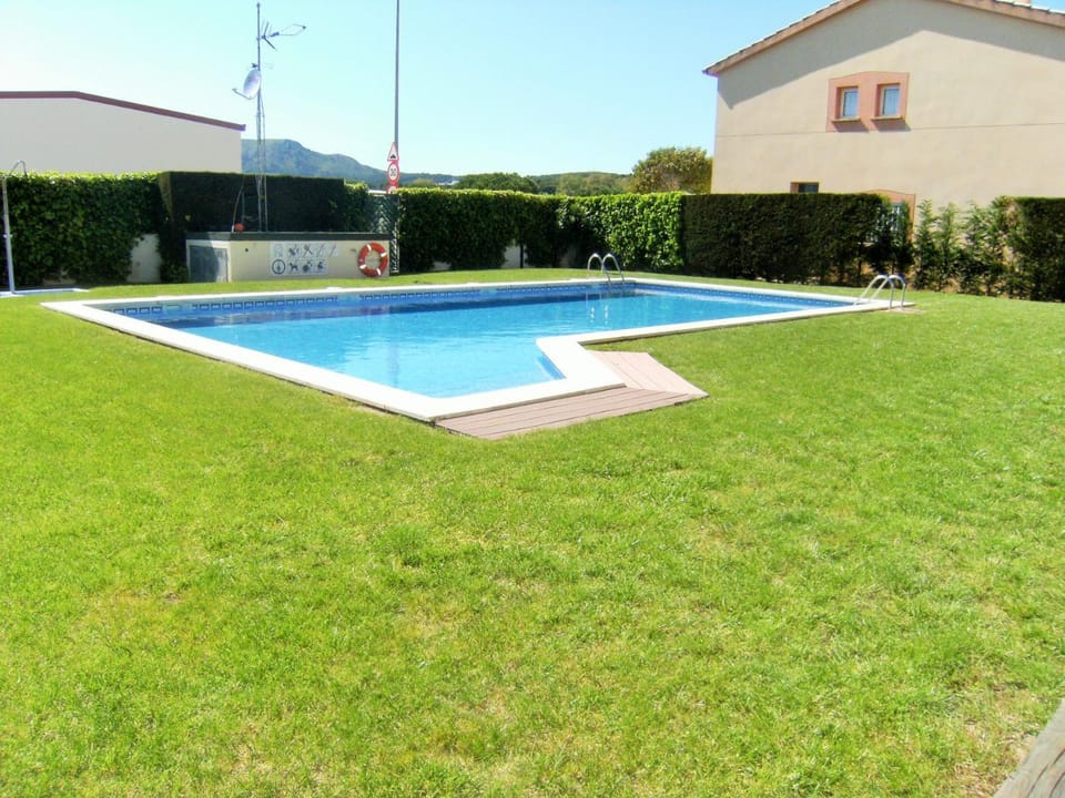 Swimming pool, Swimming pool
