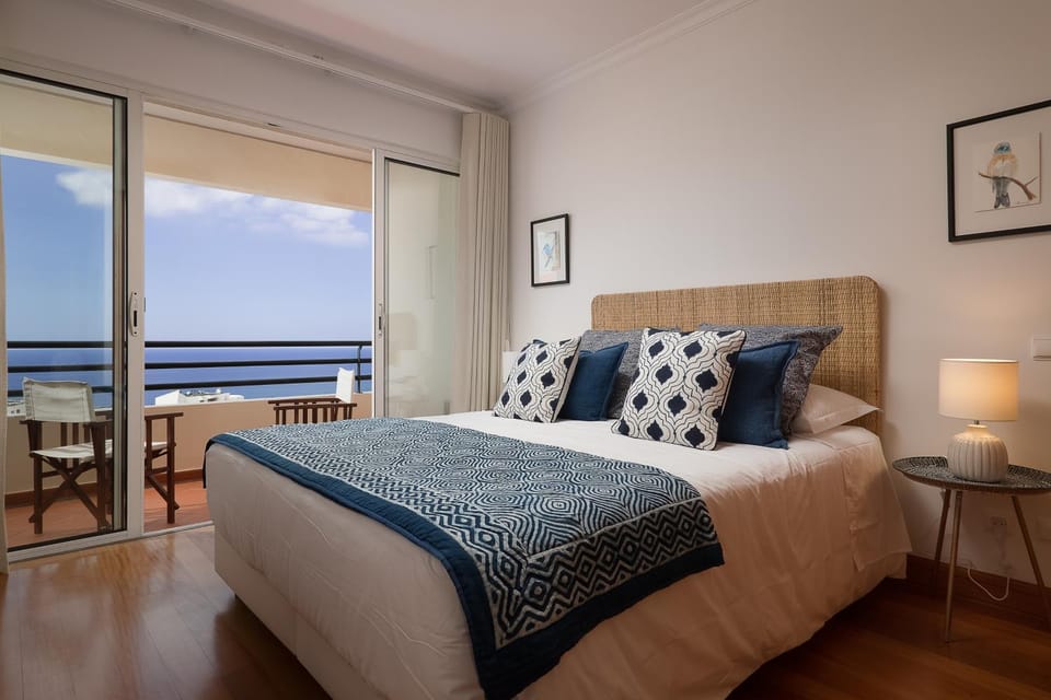 Bed, Photo of the whole room, Bedroom, Sea view