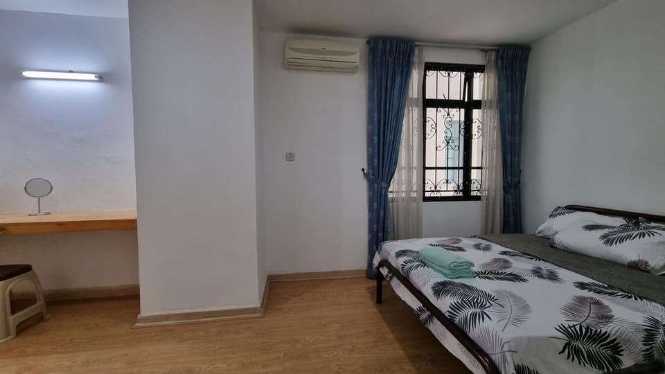 Bed, Photo of the whole room, Bedroom, towels, air conditioner
