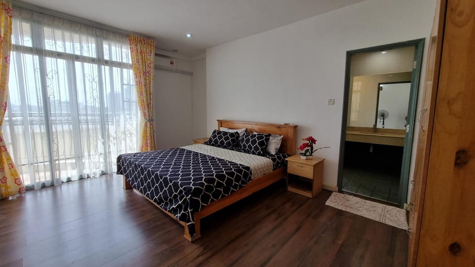 Bed, Photo of the whole room, Bedroom, wardrobe, air conditioner