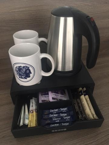 Coffee/tea facilities, Dining area