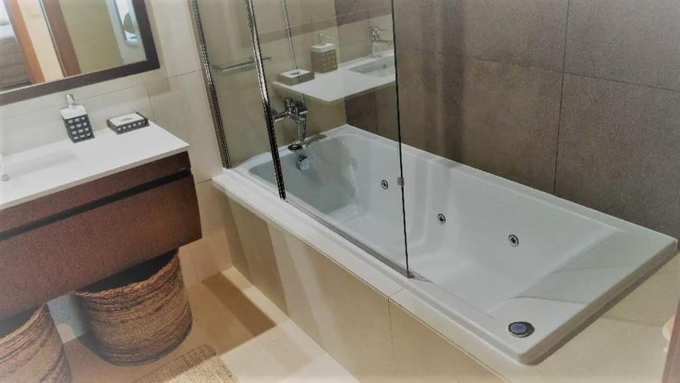 Massage, Bathroom