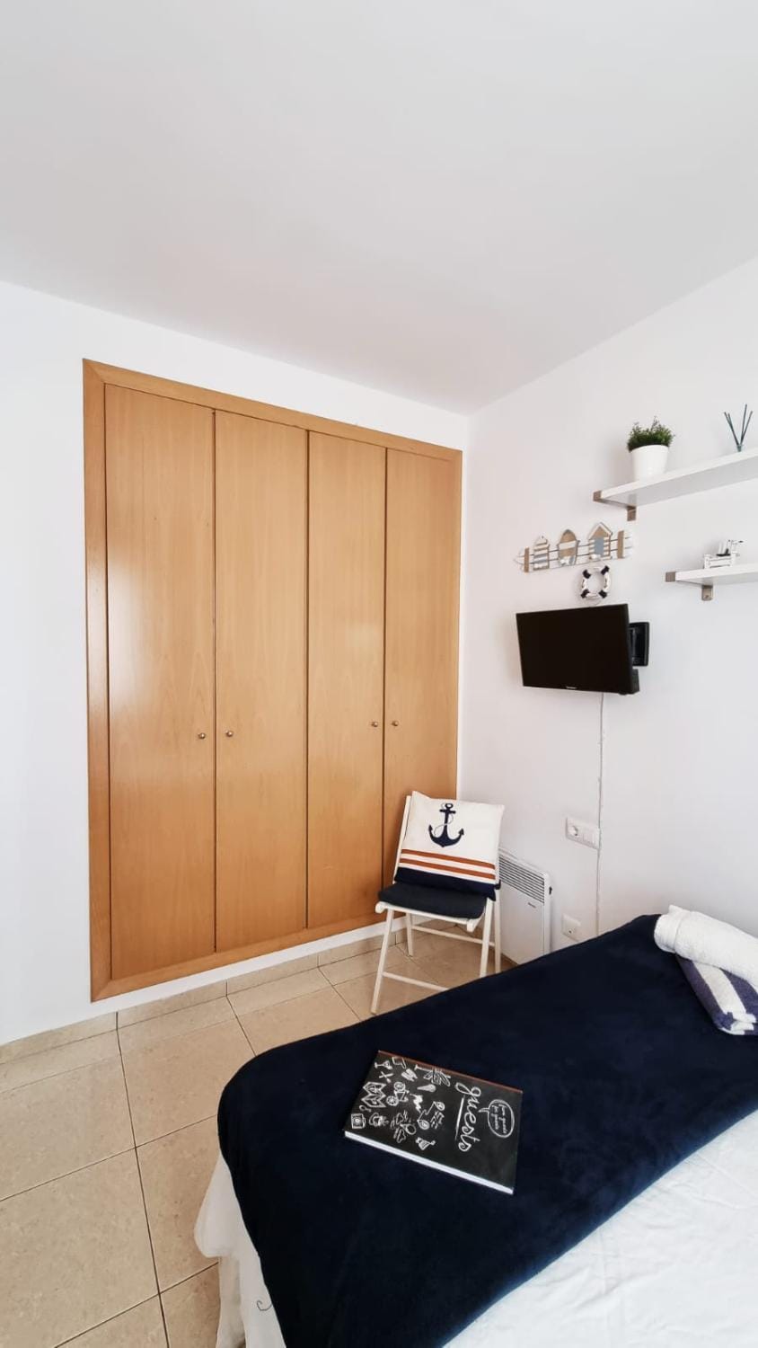 Bed, Photo of the whole room, wardrobe