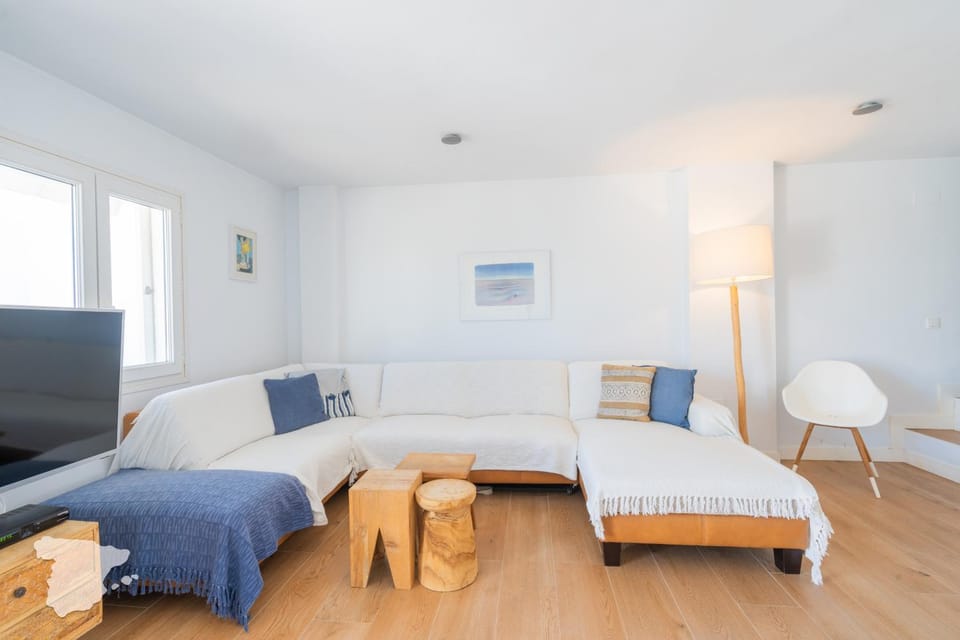 Communal lounge/ TV room, Living room
