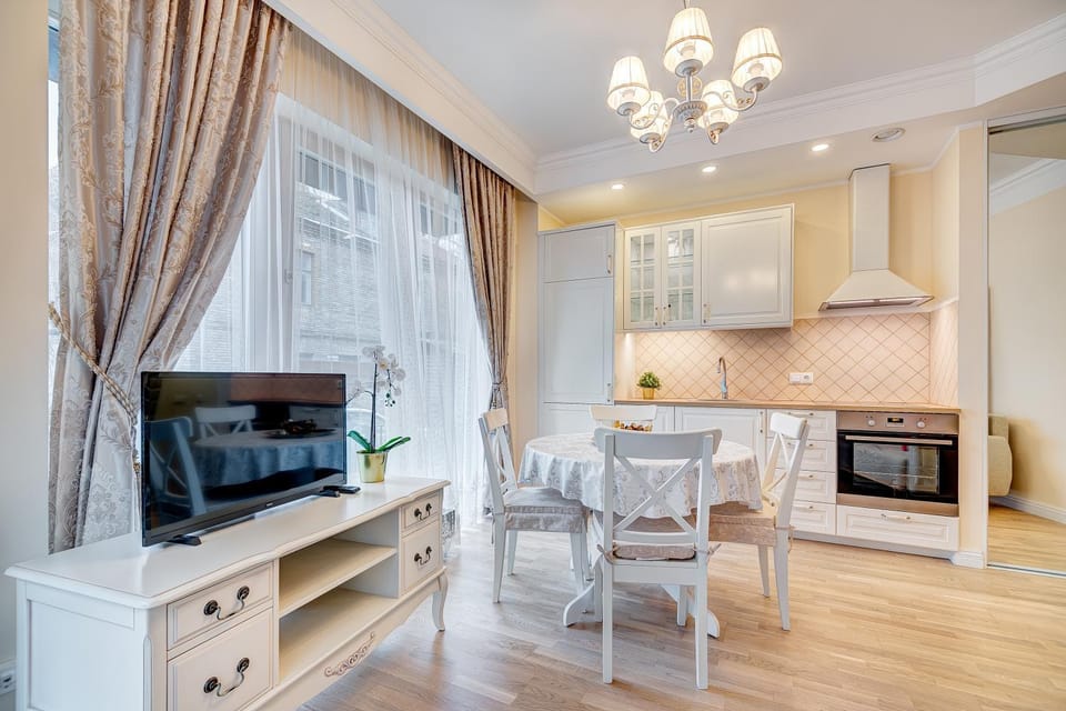 Communal lounge/ TV room, TV and multimedia, Living room, Seating area, Dining area