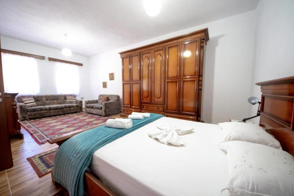 Bed, Photo of the whole room, Seating area, Bedroom, towels, wardrobe