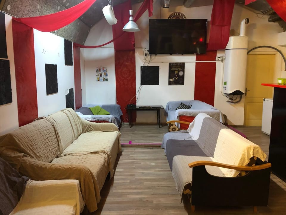 Communal lounge/ TV room