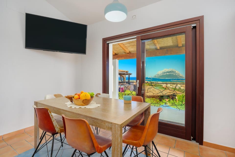 Living room, Dining area, Sea view