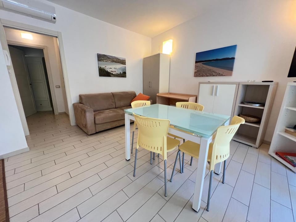 La chiocciola Villasimius appartamento confort, parking gratuito, fronte bus Arst, navetta mare e postazione noleggio monopattini elettrici Apartment in Villasimius