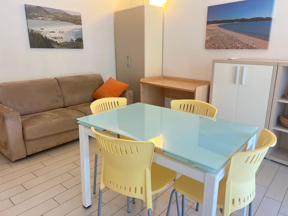 La chiocciola Villasimius appartamento confort, parking gratuito, fronte bus Arst, navetta mare e postazione noleggio monopattini elettrici Apartment in Villasimius