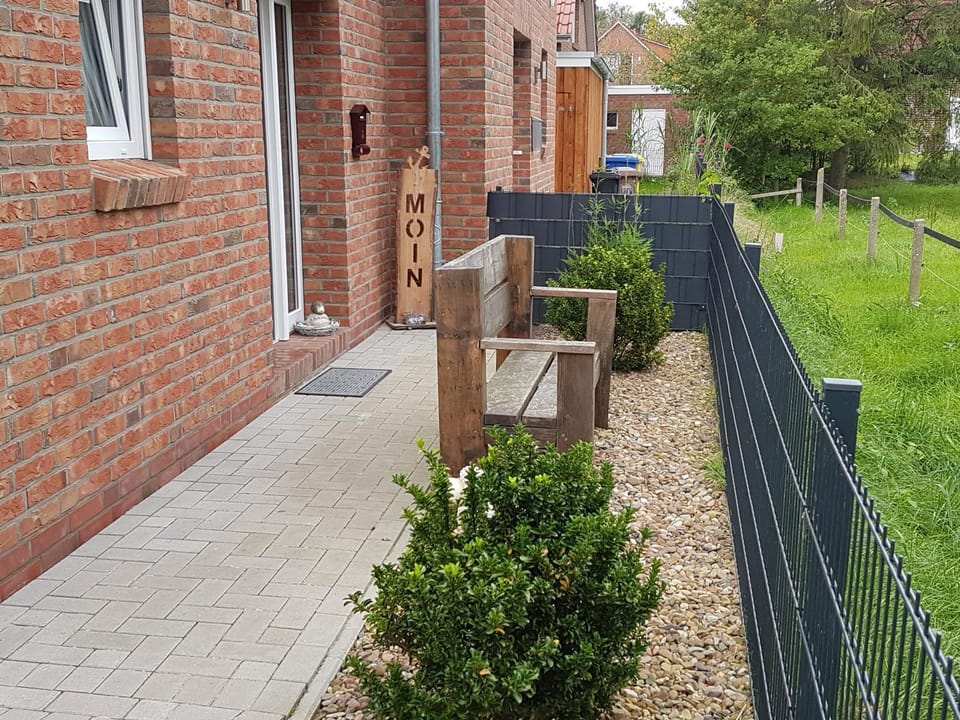 Property building, Facade/entrance, Garden