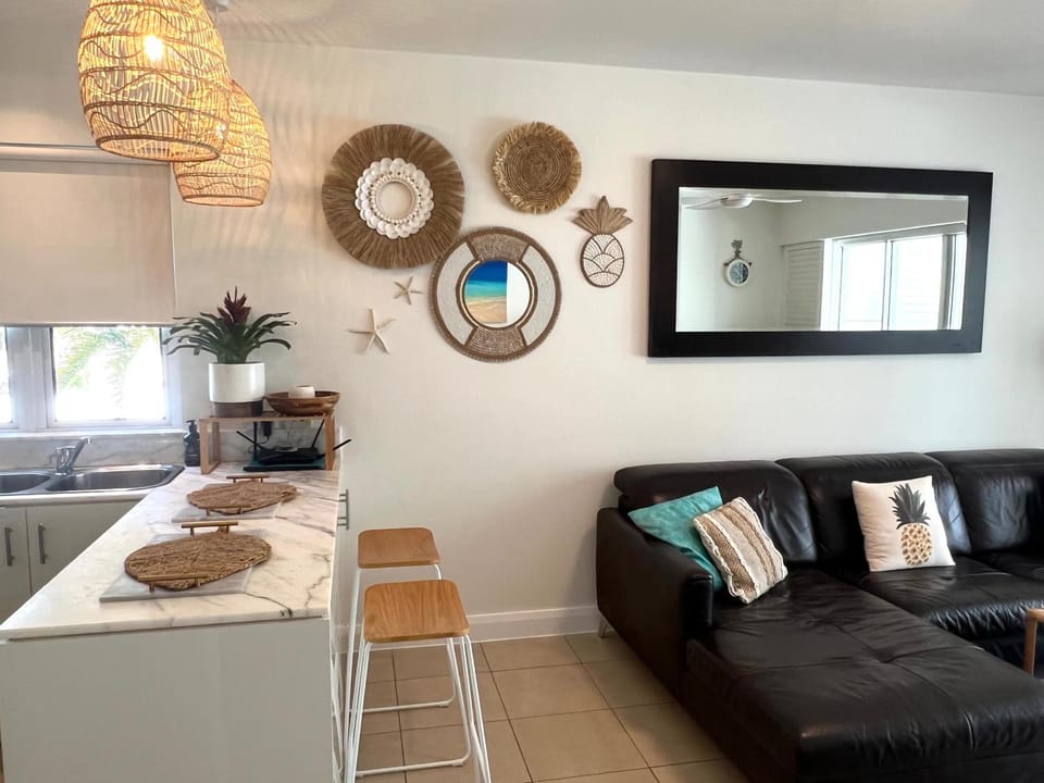 Kitchen or kitchenette, Living room, Seating area