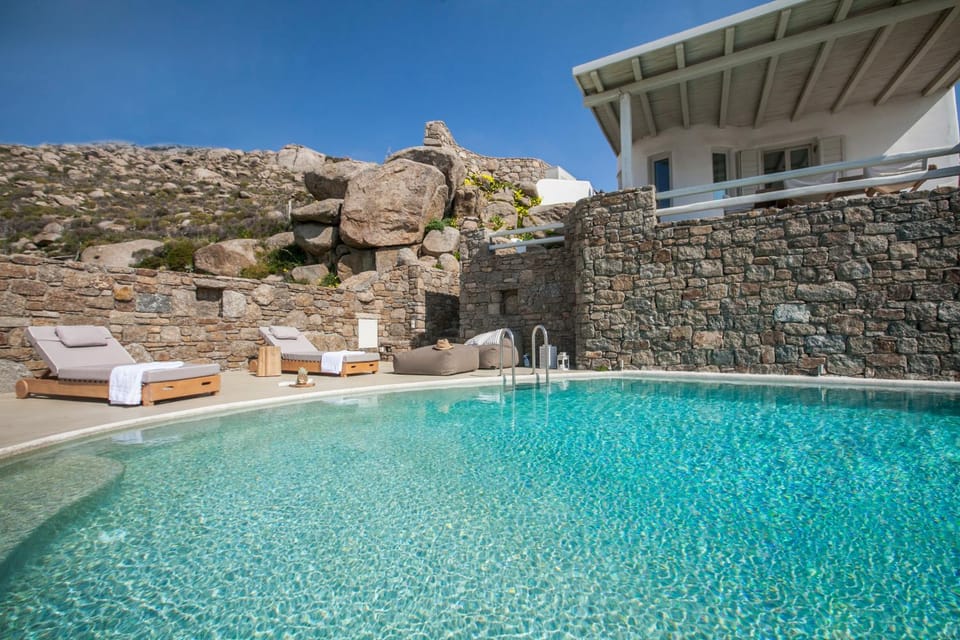 Property building, Day, Swimming pool