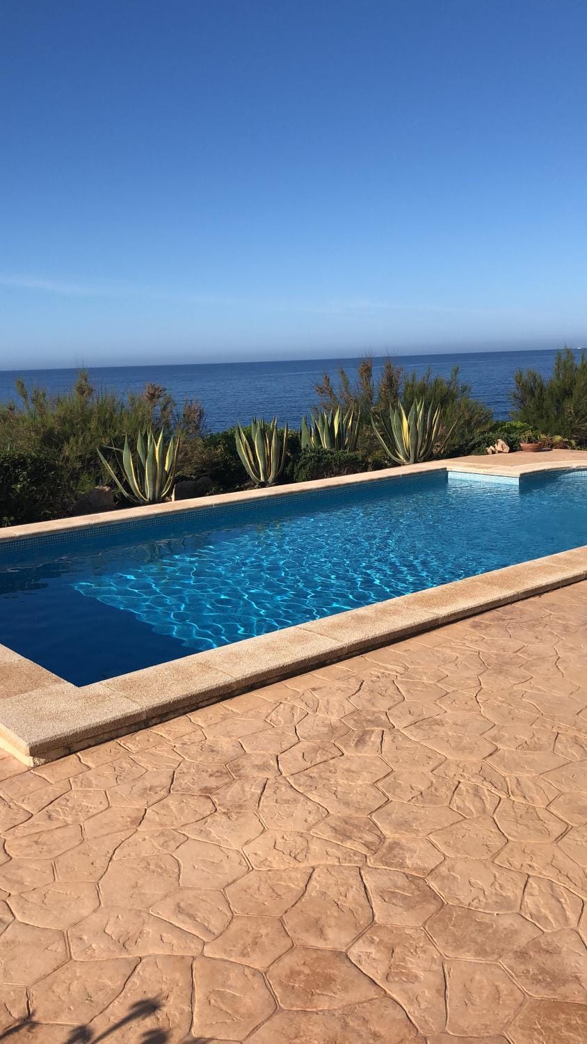 Swimming pool, Swimming pool
