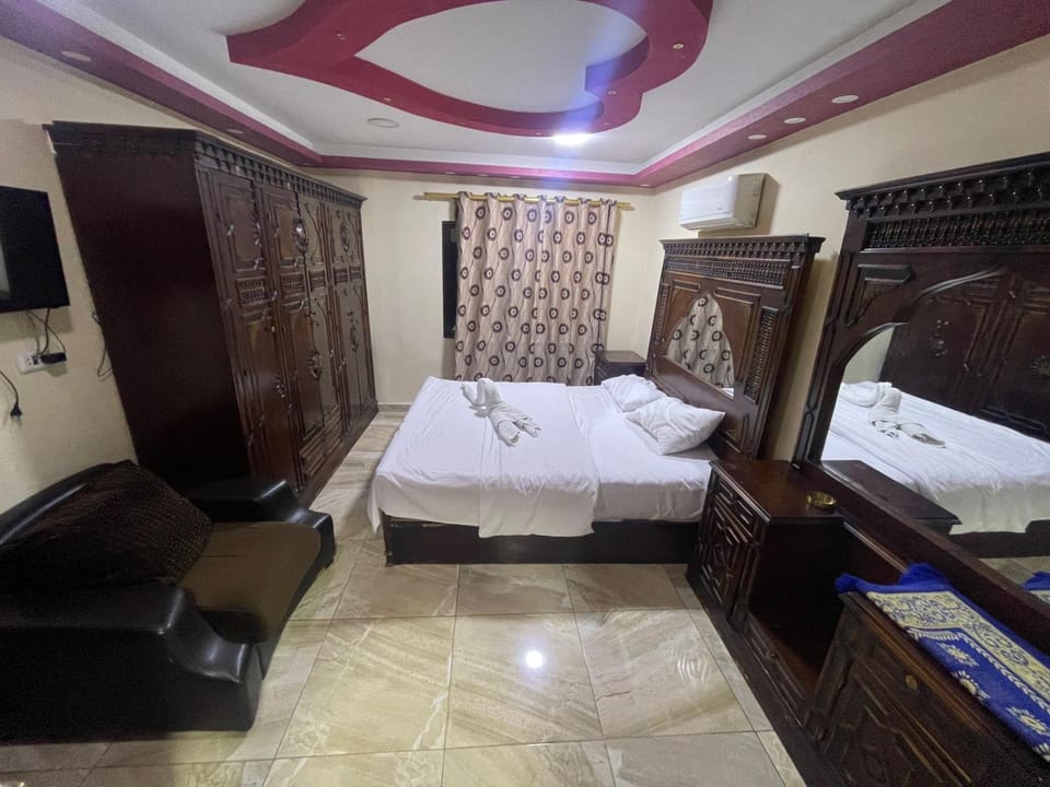 Bed, TV and multimedia, Photo of the whole room, Bedroom, wardrobe