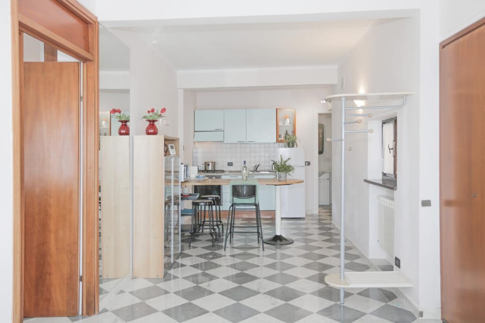 Kitchen or kitchenette, Dining area, oven, stove