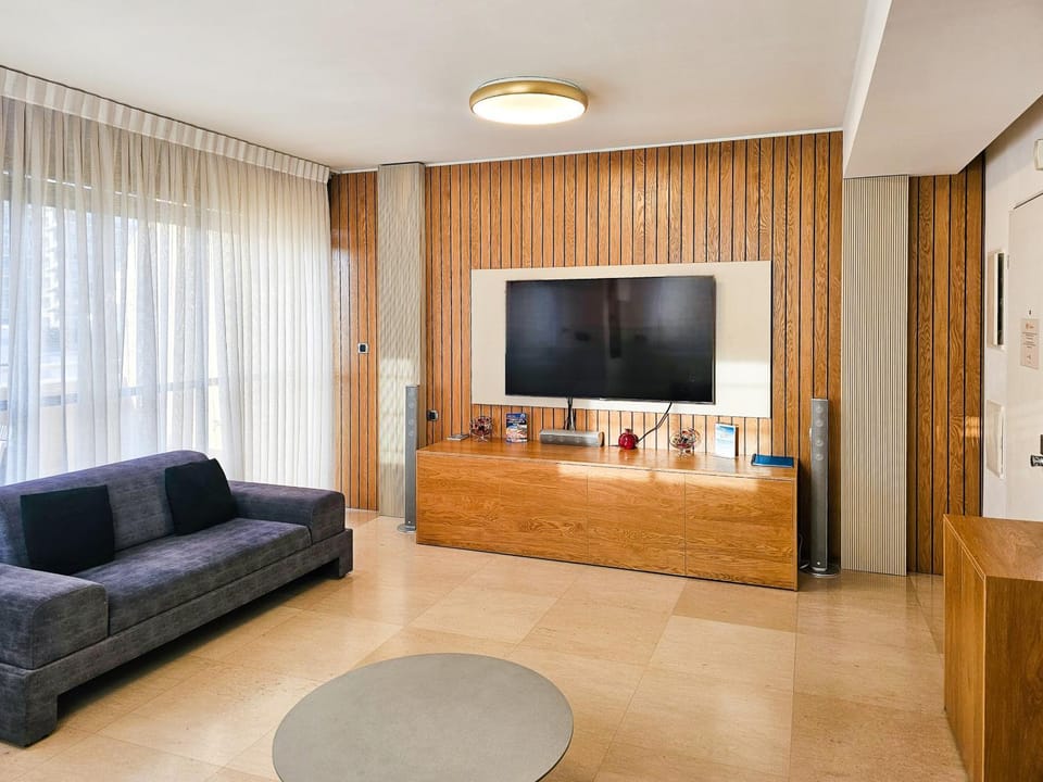 Communal lounge/ TV room, Living room