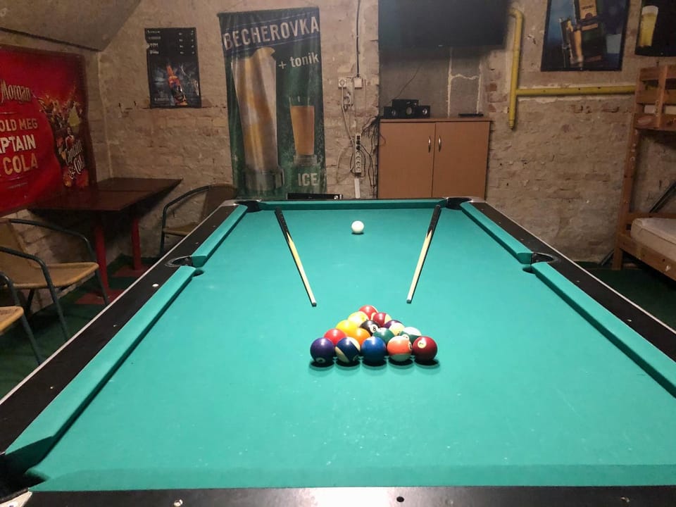 Billiard, Game Room