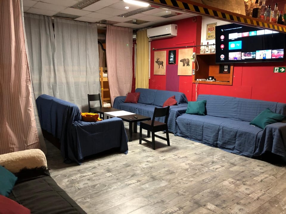 Whole Basement former Pub2 for stag do, men's cave Apartment in Budapest