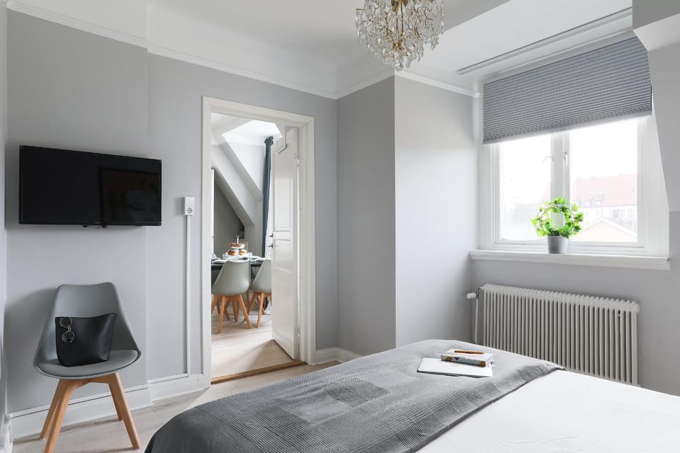 Spring, Bed, TV and multimedia, Photo of the whole room, Bedroom