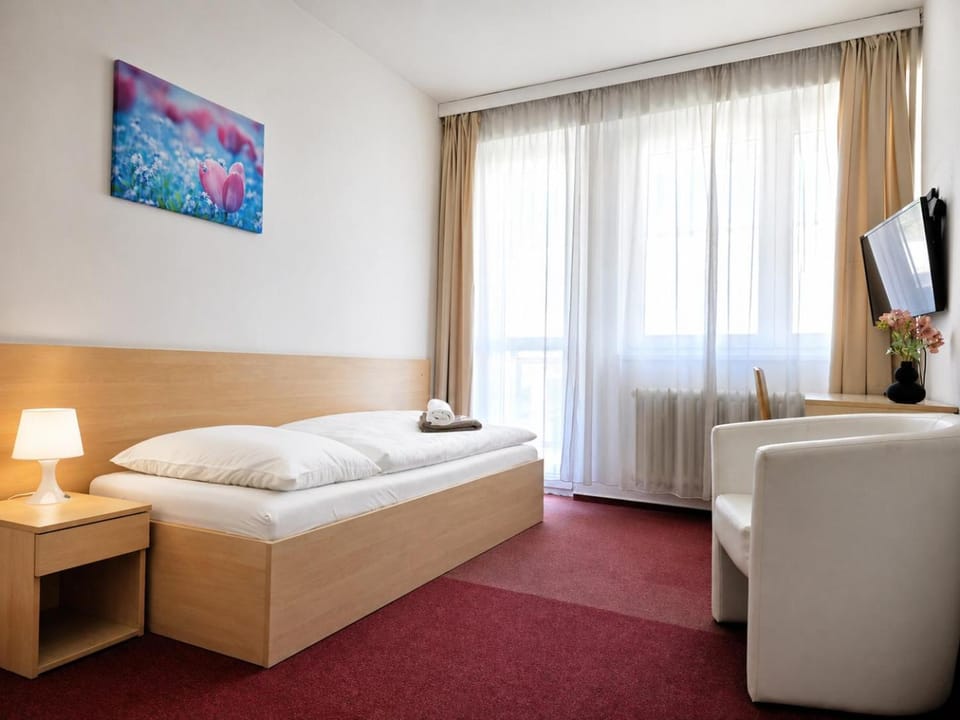 Bed, Photo of the whole room
