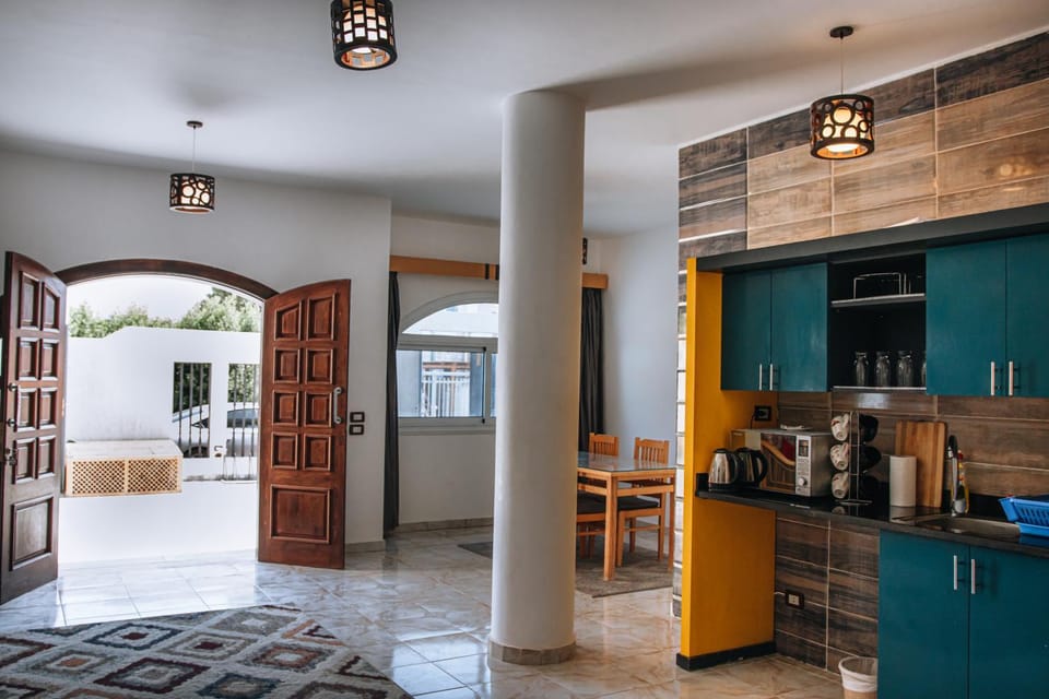 Coffee/tea facilities, Kitchen or kitchenette, Dining area, minibar